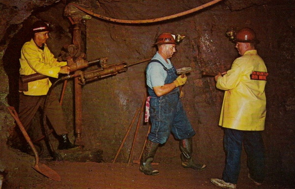Iron Mountain Iron Mine - Old Postcard View